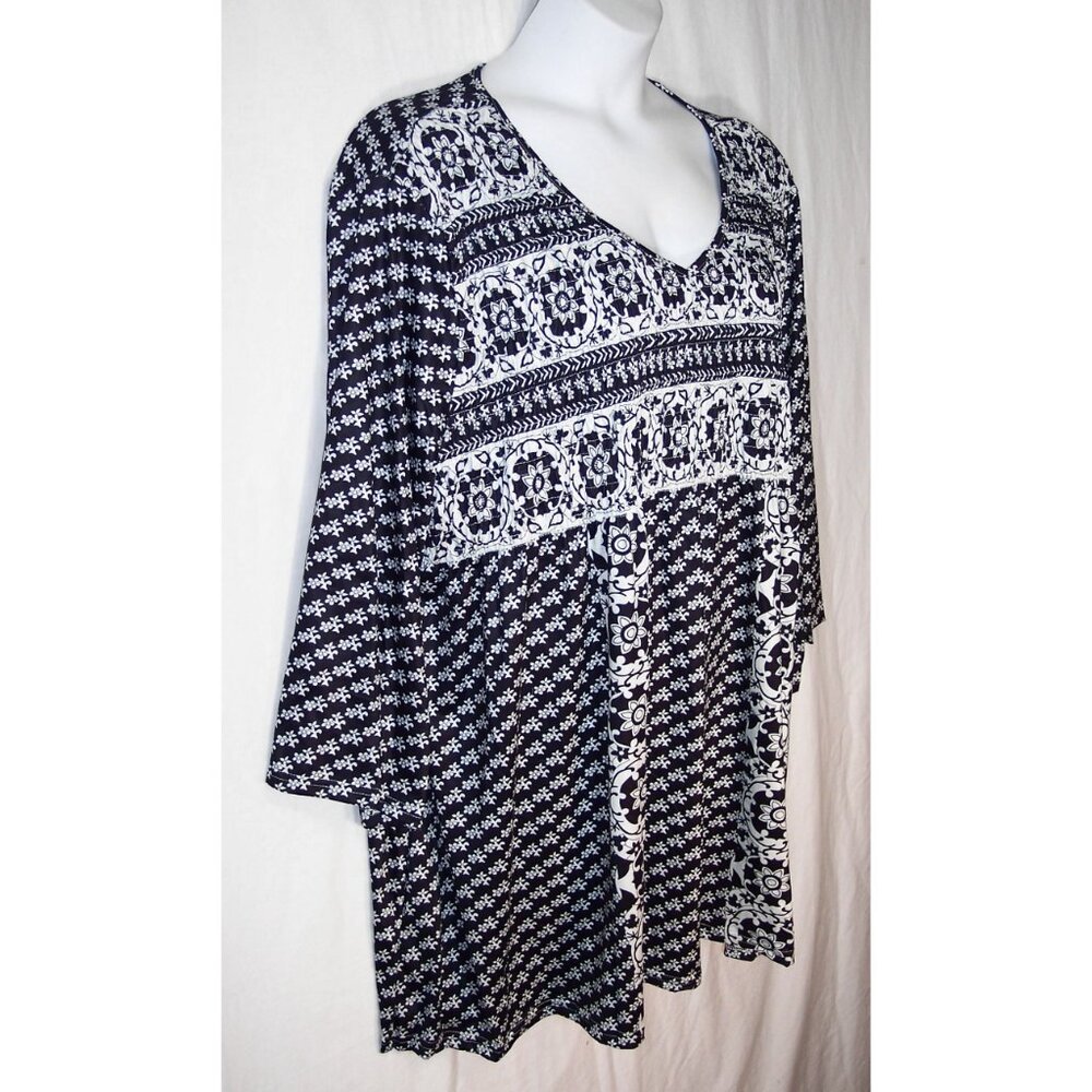 Black & White 6X Tunic Top Empire Waist 3/4 sleeve V-Neck Measures To Be 3X/4X - Picture 8 of 13